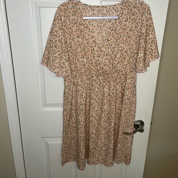 Light pink SHEIN dress. Never worn - Picture 2 of 4